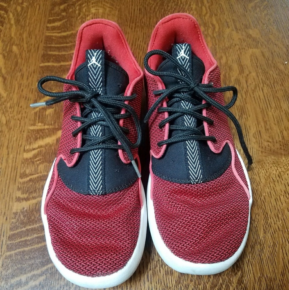 Boys jordans size 5y
